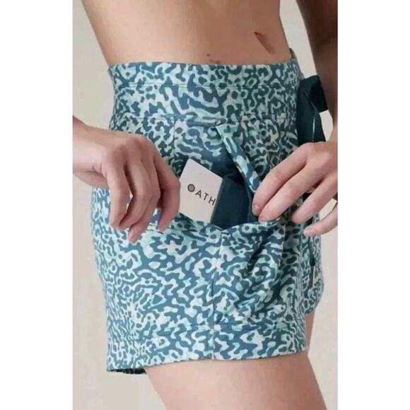 Athleta Balance 4" Shortie in Clouded Leopard Blue Size 1X NWOT Soft Lounge - Picture 2 of 3